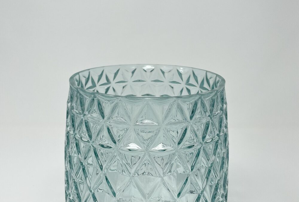 Háromszög mintás váza