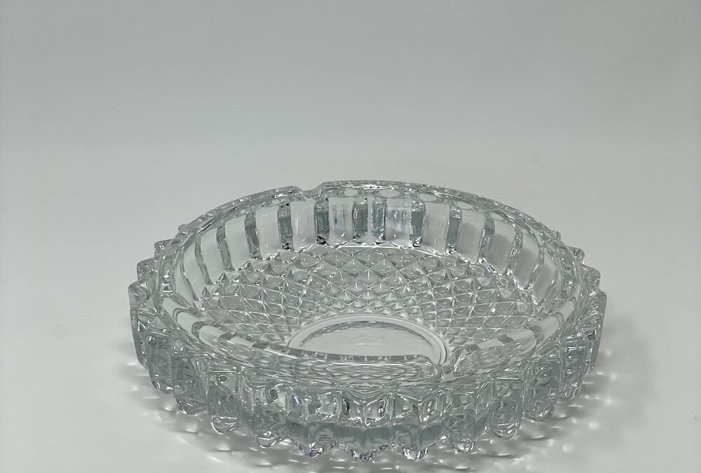 Üvegkristály tálaló tálka